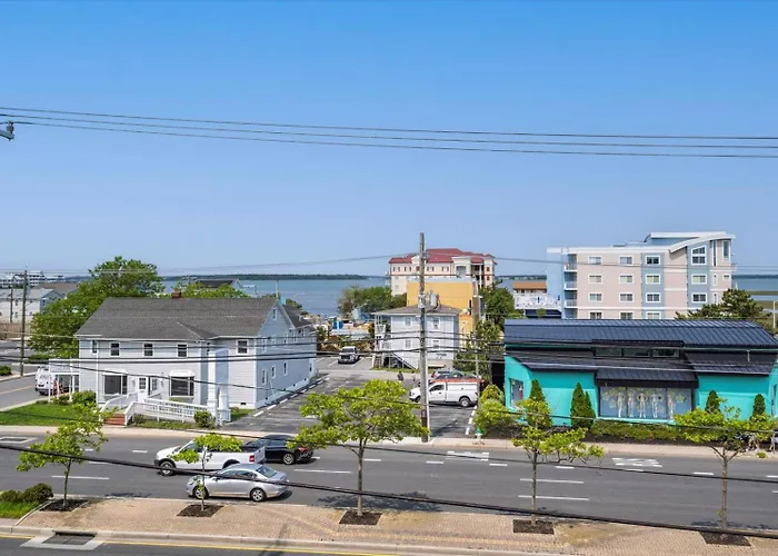 Beachcomber Motel *